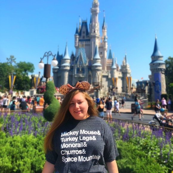 Meet your Poshers, Michele & Emily - Picture 1 of 1